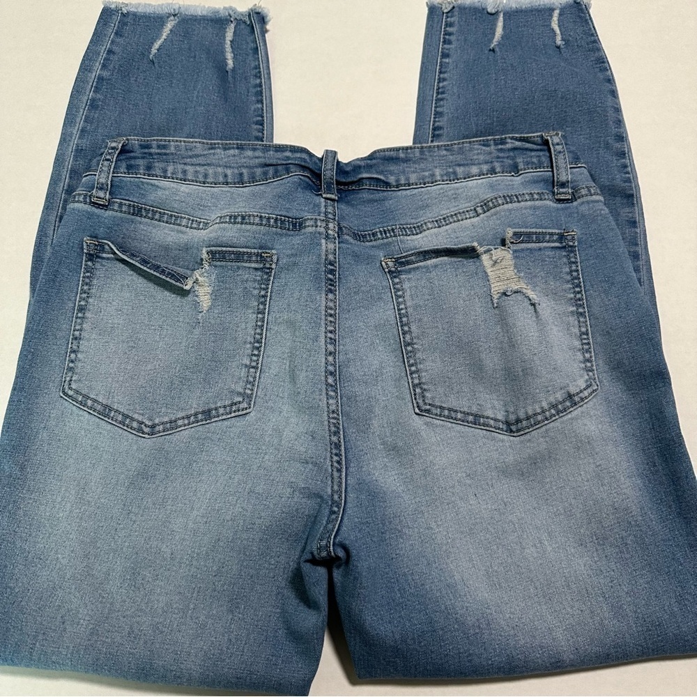 Cropped distressed jeans - Picture 5 of 8